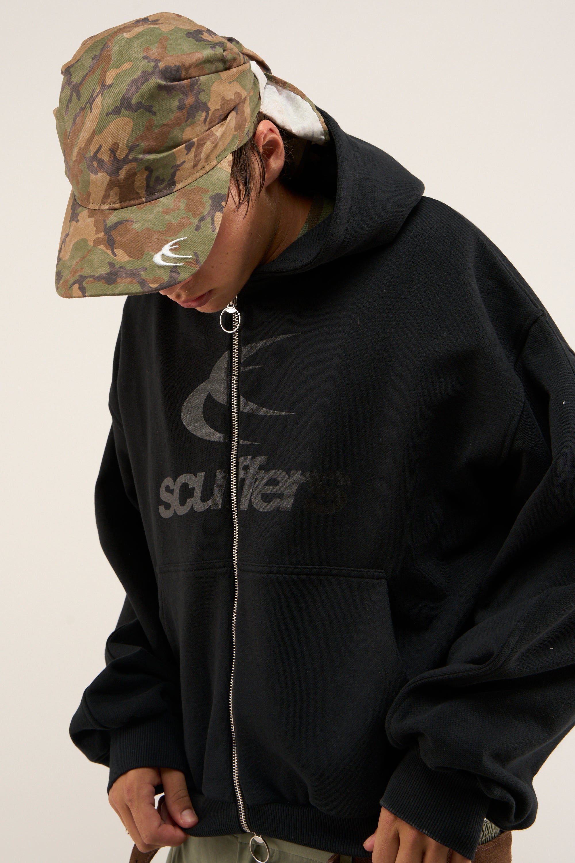 Poleron Logo Black Zipped Hoodie